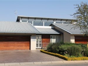 5 Bed House in Honeydew Manor