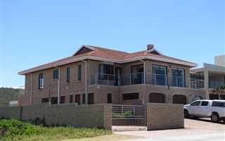 6 Bedroom House in Myoli Beach