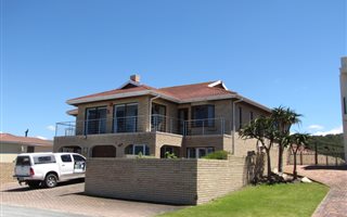 6 Bedroom House in Myoli Beach