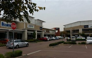 142 m² Commercial space in Die Hoewes