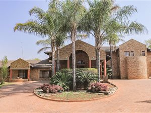 7 Bed House in Doringkloof