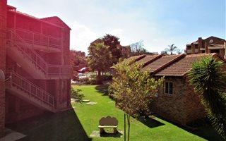 2 Bedroom Apartment in Die Hoewes