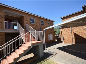 2 Bedroom Townhouse in Roodepoort Central