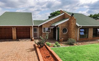 4 Bedroom House in Montana Park