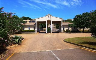 3 Bedroom Simplex in Illovo Beach