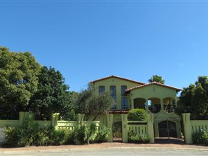 5 Bed House in Marlboro Gardens