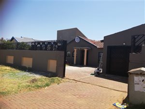 3 Bed House in Zakariyya Park