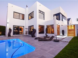 4 Bed House in Blouberg Sands