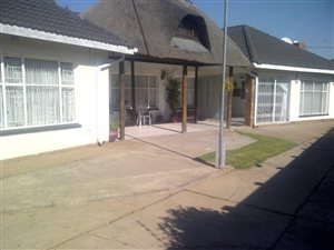 5 Bed House in Risiville
