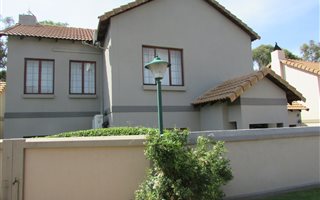 3 Bedroom House in Olympus AH