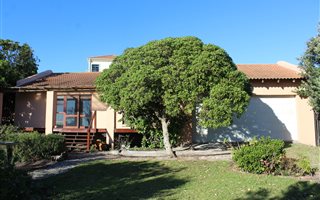 2 Bedroom House in St Francis Bay