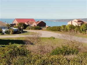 651 m² Land available in Boggomsbaai