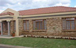 3 Bedroom Townhouse in Grimbeek Park