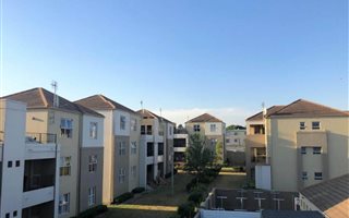 2 Bedroom Apartment in Vredekloof East