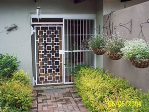 2 Bed Garden Cottage in Queenswood