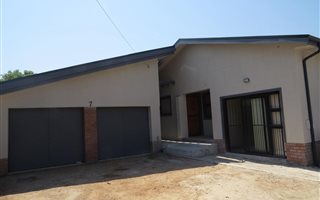 3 Bedroom House in De La Haye