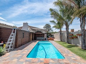6 Bed House in St Dumas