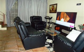 2 Bedroom Townhouse in Rietfontein