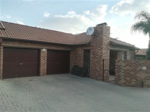 2 Bed Townhouse in Rooihuiskraal North