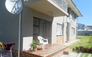 2 Bedroom Apartment in George South