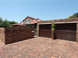 2 Bed Townhouse in Weltevreden Park