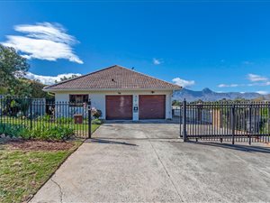 3 Bed House in Helderrand