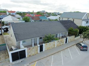 8 Bed House in Richmond Hill