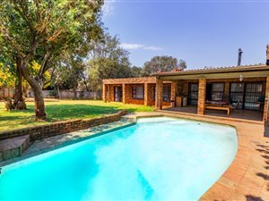 4 Bed House in Sundowner