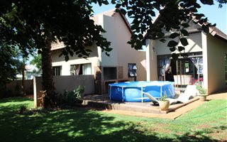 2 Bedroom House in Broederstroom