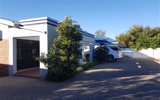80 m² Office Space in Rhodesdene