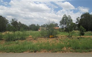 972 m² Land available in Golf View AH