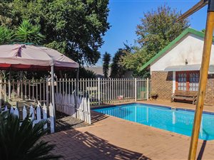 6 Bed House in Dennesig