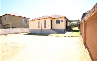 3 Bedroom House in Cosmo City