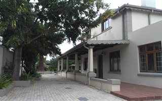 15 Bedroom House in Parys