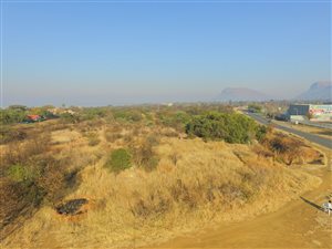 5.3 ha Land available in Schoemansville