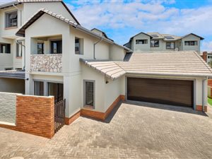 3 Bed Townhouse in Kyalami Hills