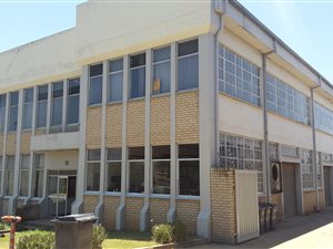 1556 m² Industrial space in Strydompark