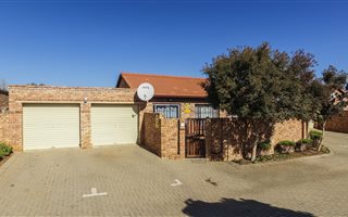 2 Bedroom Townhouse in Equestria