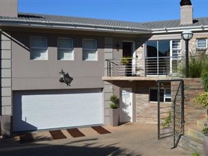 4 Bed House in Bonza Bay