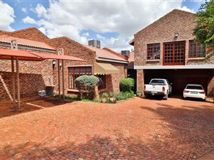 6 Bed House in Heuwelsig