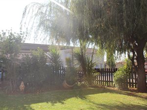 2 Bed Flat in Meyersdal