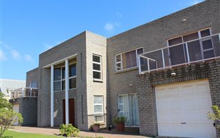 4 Bedroom House in Pringle Bay