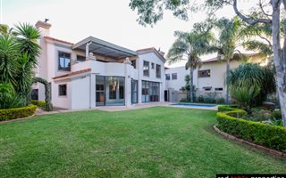 5 Bedroom House in Silver Lakes Golf Estate