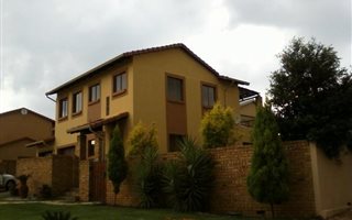 3 Bedroom Duplex in Willowbrook