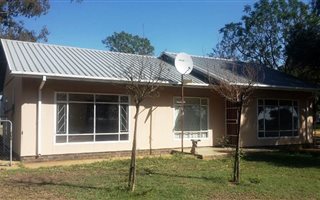 909 ha Farm in Mafikeng