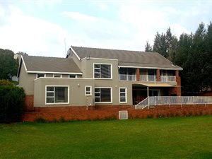 4 Bed House in Ruimsig Country Estate