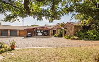 9 Bedroom House in Rietvlei View