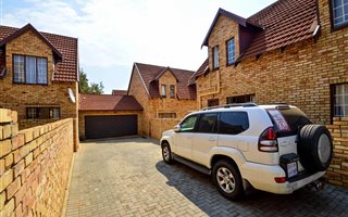 3 Bedroom Townhouse in Ruimsig