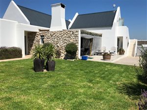 4 Bedroom House in Jacobsbaai