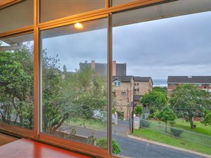2 Bed Apartment in Amanzimtoti